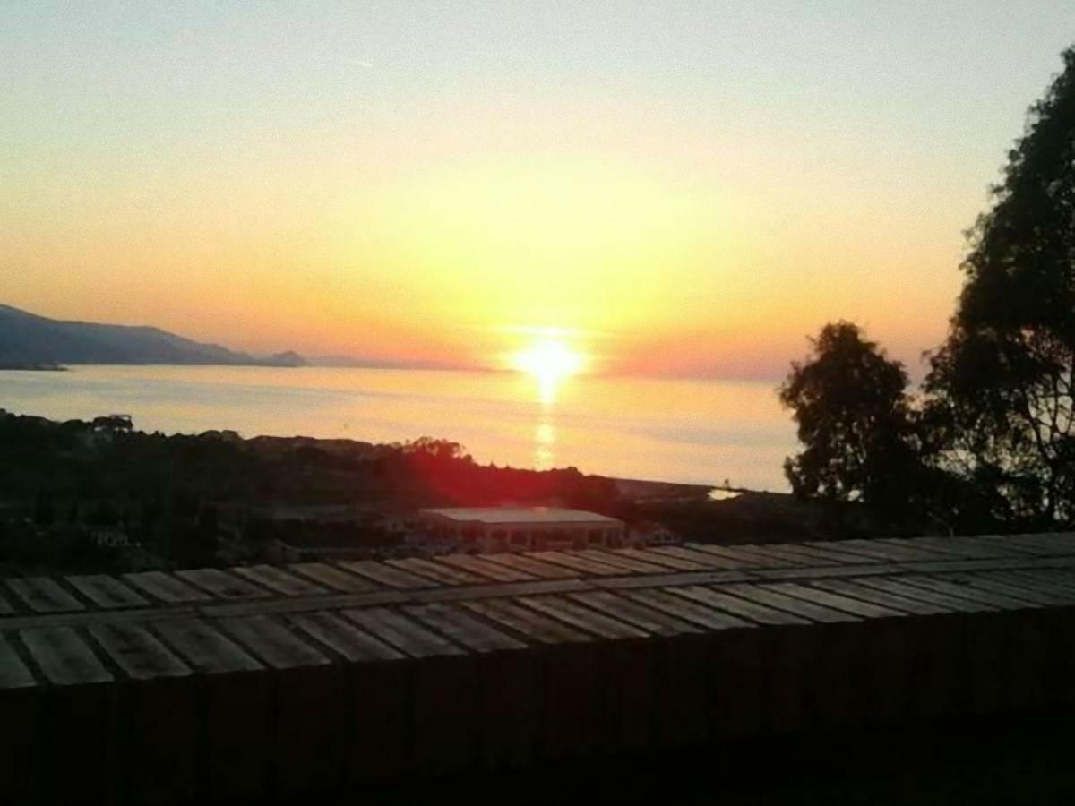 Casa Vacanze Camastra Santo Stefano di Camastra Dış mekan fotoğraf
